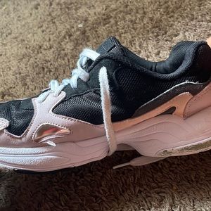 (Second Hand) Cream/Black Avia